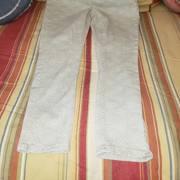 Ladie's khaki and white flowered denim jeans sz 6 - Picture 2 of 4